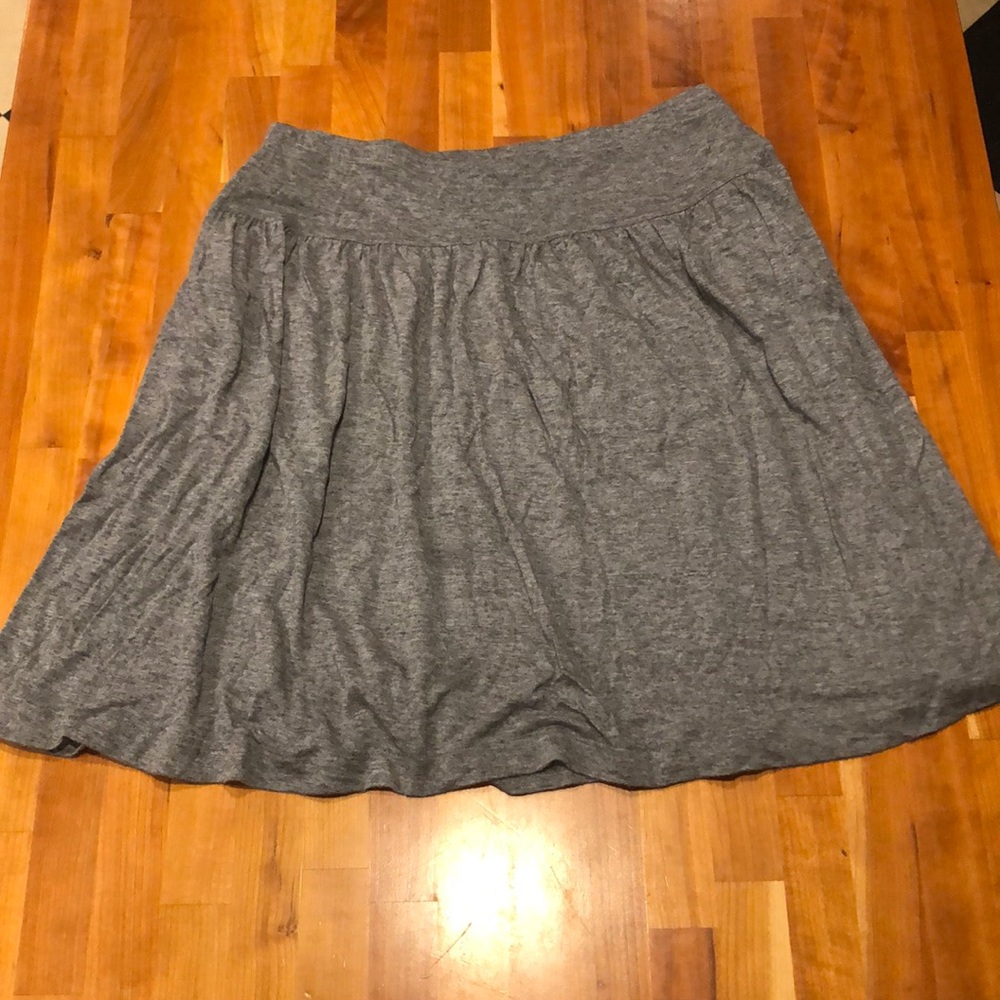 GAP Grey Flowy Skirt Size Medium NWOT